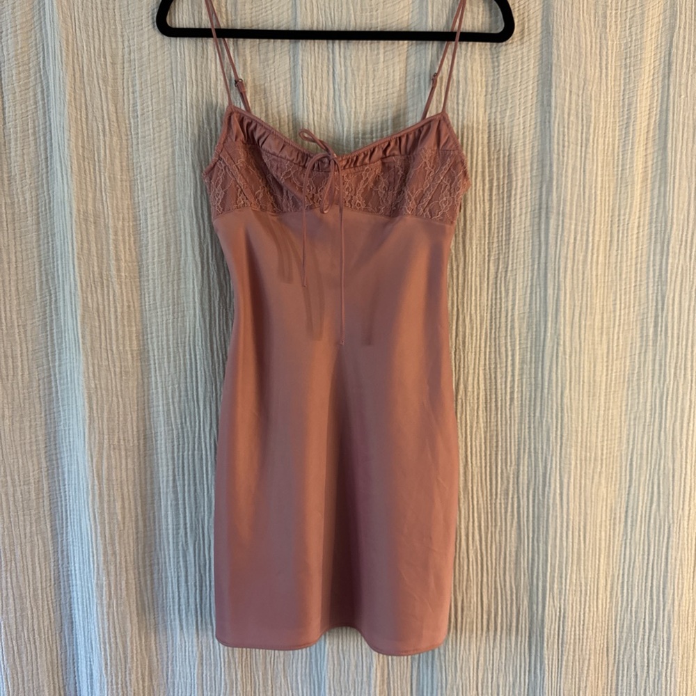 Elegant Lace-Trimmed Mini Dress in Pink